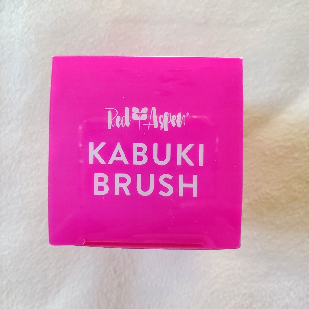Red Aspen Kabuki Brush for Smooth Application